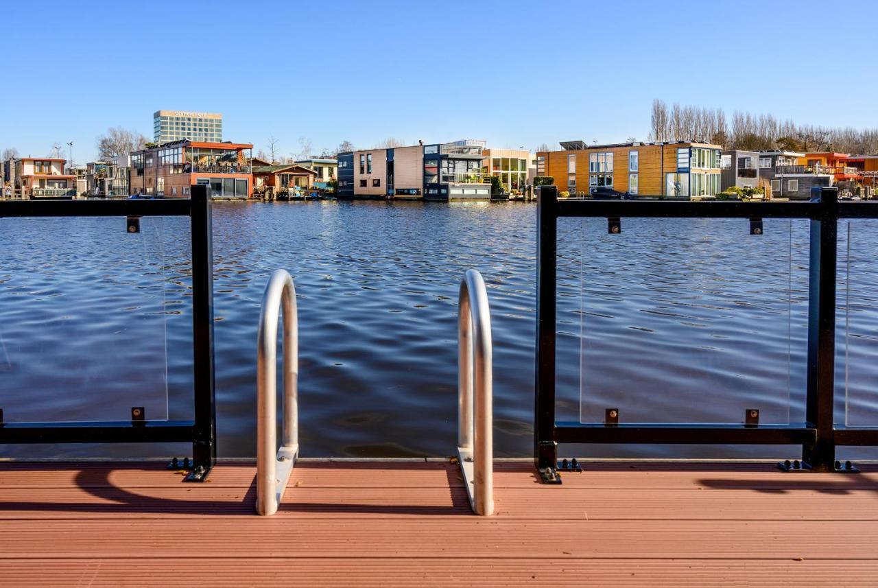 Houseboat Studio With Canalview And Free Bikes Amsterdam Esterno foto