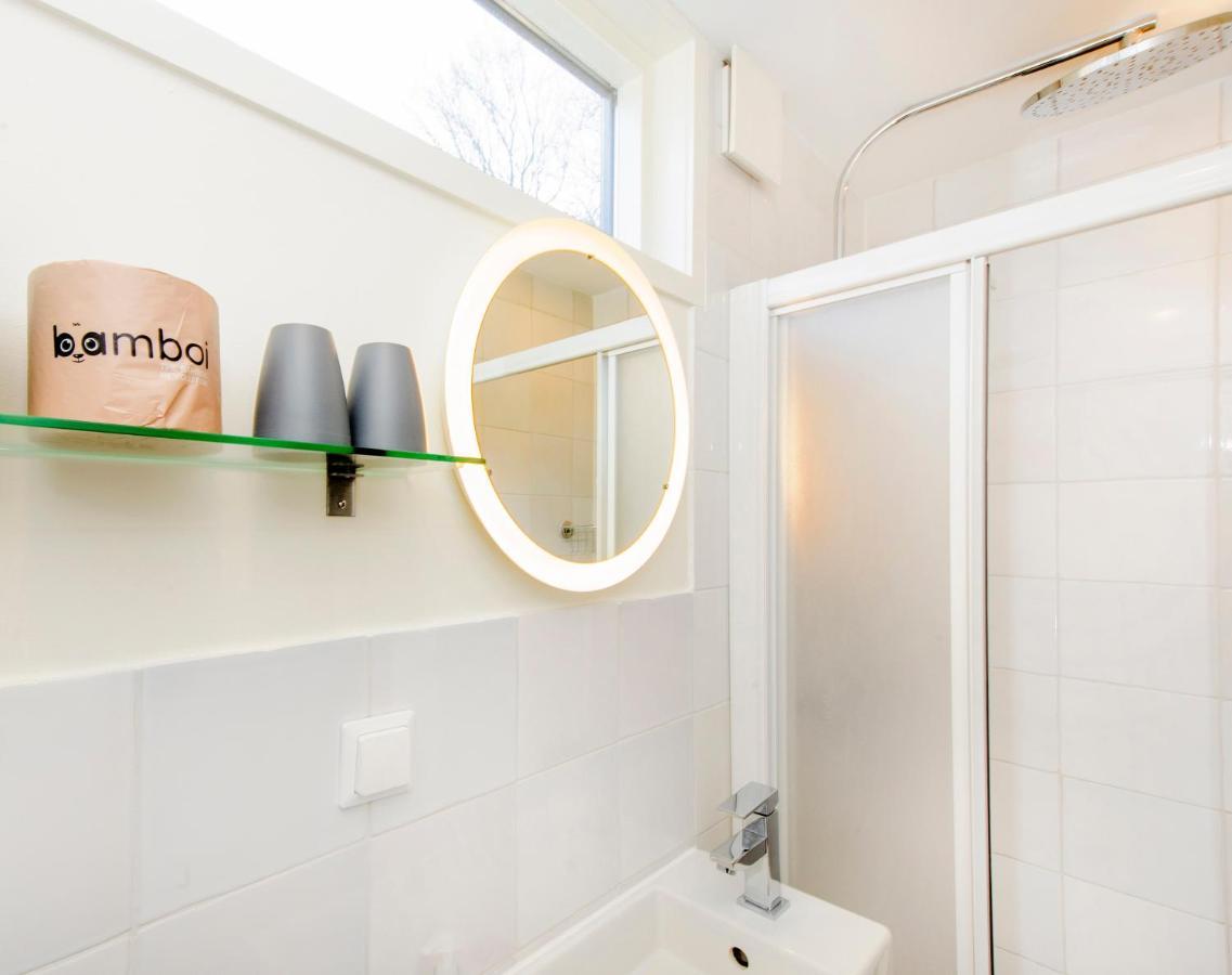 Houseboat Studio With Canalview And Free Bikes Amsterdam Esterno foto