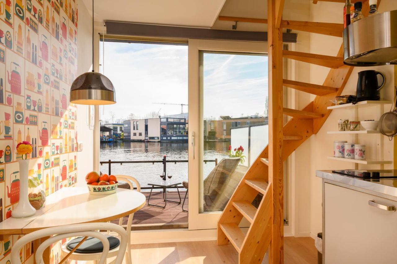 Houseboat Studio With Canalview And Free Bikes Amsterdam Esterno foto