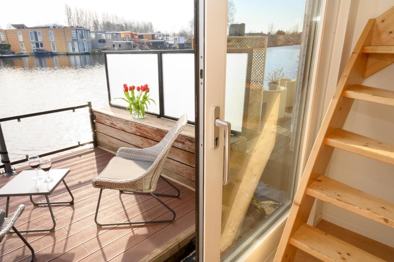 Houseboat Studio With Canalview And Free Bikes Amsterdam Esterno foto