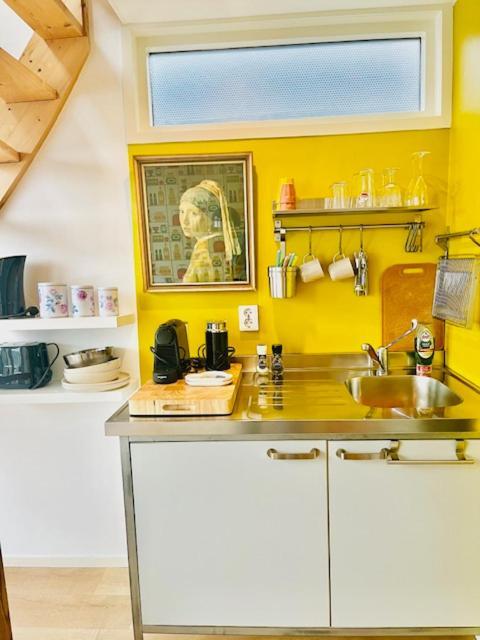 Houseboat Studio With Canalview And Free Bikes Amsterdam Esterno foto